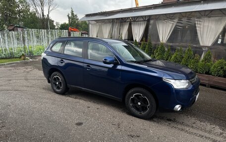 Mitsubishi Outlander III рестайлинг 3, 2014 год, 1 050 000 рублей, 10 фотография