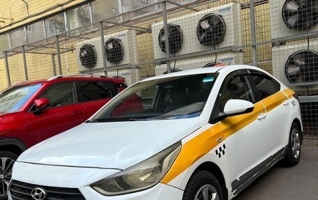 Hyundai Solaris II рестайлинг, 2017 год, 700 000 рублей, 3 фотография