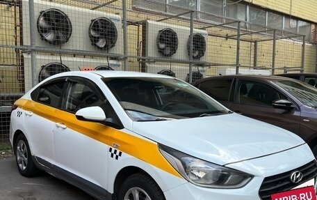 Hyundai Solaris II рестайлинг, 2017 год, 700 000 рублей, 2 фотография