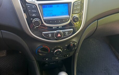 Hyundai Solaris II рестайлинг, 2013 год, 700 000 рублей, 9 фотография