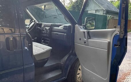 Volkswagen Transporter T4, 2003 год, 800 000 рублей, 3 фотография