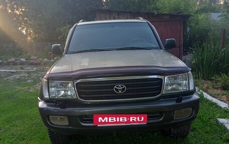 Toyota Land Cruiser 100 рестайлинг 2, 2002 год, 1 500 000 рублей, 2 фотография