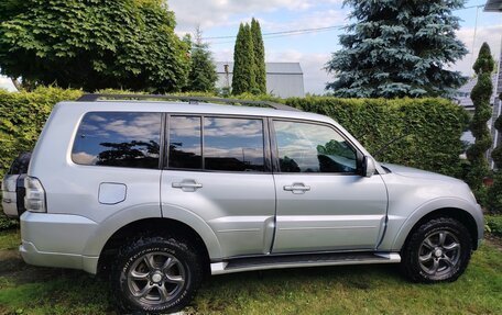 Mitsubishi Pajero IV, 2011 год, 1 340 000 рублей, 2 фотография