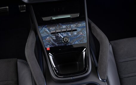 Porsche Cayenne III, 2024 год, 31 990 000 рублей, 22 фотография