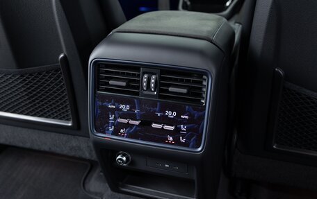 Porsche Cayenne III, 2024 год, 31 990 000 рублей, 28 фотография