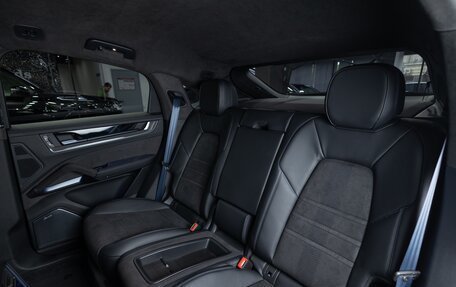 Porsche Cayenne III, 2024 год, 31 990 000 рублей, 29 фотография