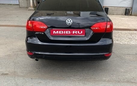 Volkswagen Jetta VI, 2013 год, 750 000 рублей, 2 фотография