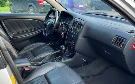 Toyota Avensis III рестайлинг, 2001 год, 650 000 рублей, 6 фотография