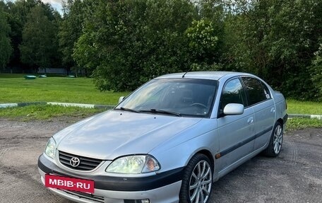 Toyota Avensis III рестайлинг, 2001 год, 650 000 рублей, 2 фотография