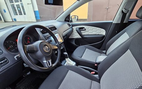 Volkswagen Polo VI (EU Market), 2012 год, 600 000 рублей, 2 фотография