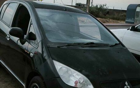 Mitsubishi Colt VI рестайлинг, 2003 год, 300 000 рублей, 2 фотография