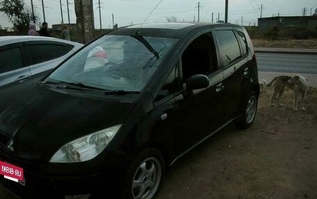 Mitsubishi Colt VI рестайлинг, 2003 год, 300 000 рублей, 8 фотография