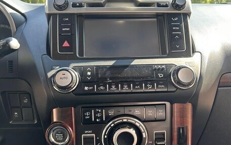 Toyota Land Cruiser Prado 150 рестайлинг 2, 2014 год, 3 000 000 рублей, 14 фотография