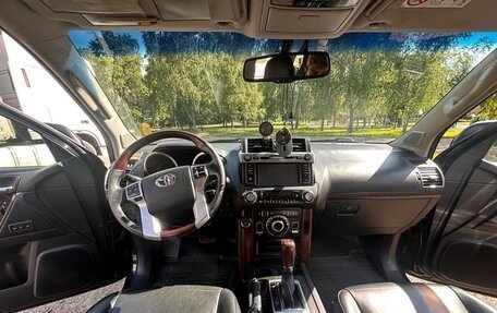 Toyota Land Cruiser Prado 150 рестайлинг 2, 2014 год, 3 000 000 рублей, 12 фотография