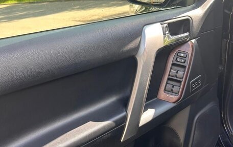 Toyota Land Cruiser Prado 150 рестайлинг 2, 2014 год, 3 000 000 рублей, 18 фотография
