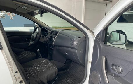 Renault Logan II, 2018 год, 540 000 рублей, 11 фотография