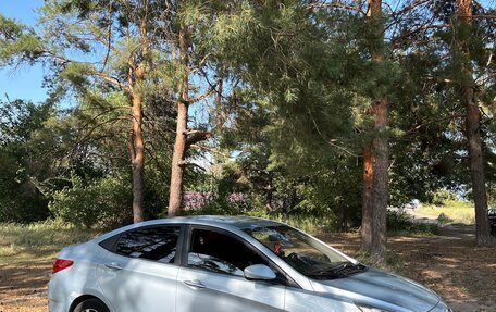 Hyundai Solaris II рестайлинг, 2011 год, 650 000 рублей, 3 фотография
