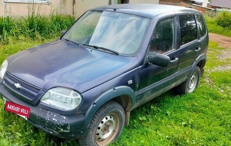 Chevrolet Niva I рестайлинг, 2004 год, 208 800 рублей, 3 фотография