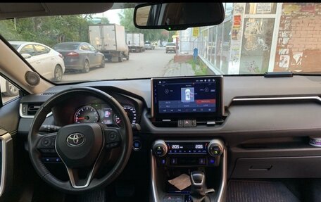 Toyota RAV4, 2021 год, 3 170 000 рублей, 4 фотография