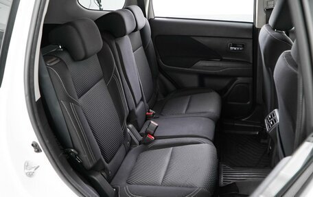 Mitsubishi Outlander III рестайлинг 3, 2021 год, 2 550 000 рублей, 7 фотография