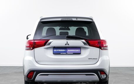 Mitsubishi Outlander III рестайлинг 3, 2021 год, 2 550 000 рублей, 4 фотография