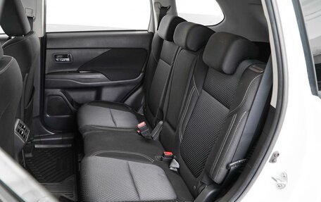 Mitsubishi Outlander III рестайлинг 3, 2021 год, 2 550 000 рублей, 9 фотография