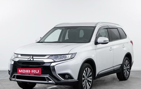 Mitsubishi Outlander III рестайлинг 3, 2021 год, 2 550 000 рублей, 5 фотография