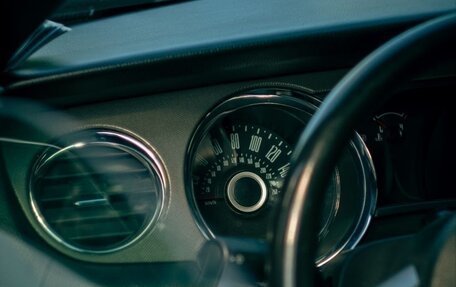 Ford Mustang VI рестайлинг, 2013 год, 1 997 000 рублей, 5 фотография