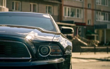 Ford Mustang VI рестайлинг, 2013 год, 1 997 000 рублей, 2 фотография