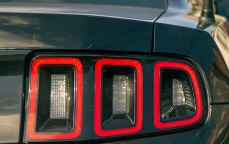 Ford Mustang VI рестайлинг, 2013 год, 1 997 000 рублей, 4 фотография