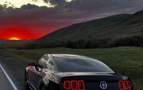 Ford Mustang VI рестайлинг, 2013 год, 1 997 000 рублей, 13 фотография