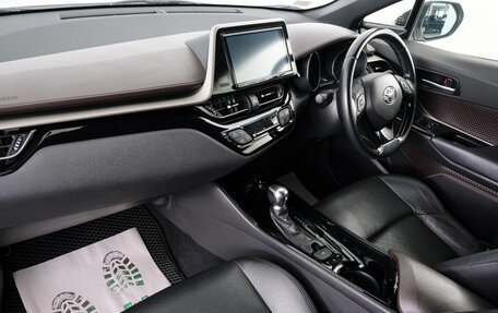 Toyota C-HR I рестайлинг, 2017 год, 1 999 000 рублей, 12 фотография