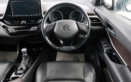 Toyota C-HR I рестайлинг, 2017 год, 1 999 000 рублей, 14 фотография