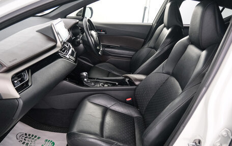 Toyota C-HR I рестайлинг, 2017 год, 1 999 000 рублей, 13 фотография