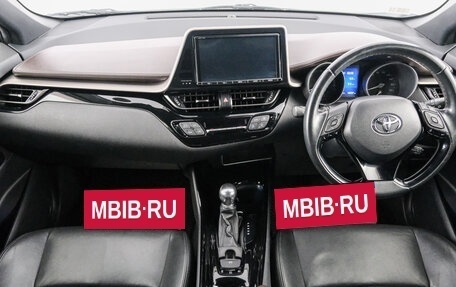 Toyota C-HR I рестайлинг, 2017 год, 1 999 000 рублей, 10 фотография