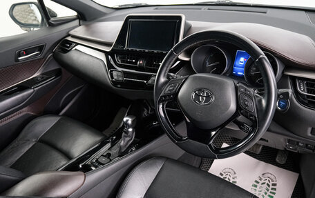 Toyota C-HR I рестайлинг, 2017 год, 1 999 000 рублей, 8 фотография