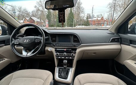 Hyundai Elantra VI рестайлинг, 2019 год, 1 650 000 рублей, 9 фотография