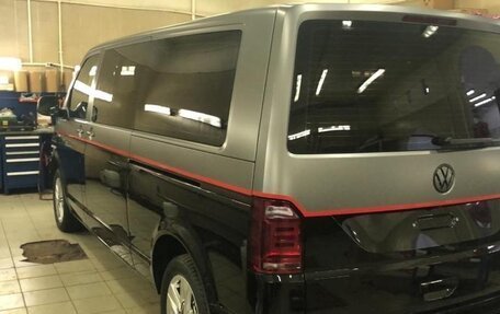 Volkswagen Multivan T6 рестайлинг, 2019 год, 4 900 000 рублей, 2 фотография