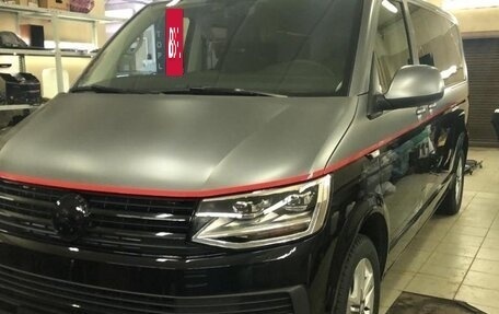 Volkswagen Multivan T6 рестайлинг, 2019 год, 4 900 000 рублей, 3 фотография