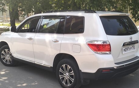 Toyota Highlander III, 2010 год, 1 930 000 рублей, 11 фотография
