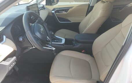 Toyota RAV4, 2024 год, 3 210 000 рублей, 7 фотография
