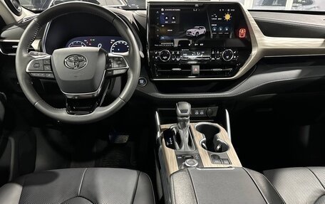 Toyota Highlander, 2025 год, 4 890 000 рублей, 20 фотография