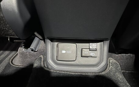 Toyota Highlander, 2025 год, 4 890 000 рублей, 24 фотография
