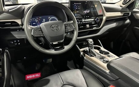 Toyota Highlander, 2025 год, 4 890 000 рублей, 21 фотография