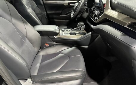 Toyota Highlander, 2025 год, 4 890 000 рублей, 29 фотография