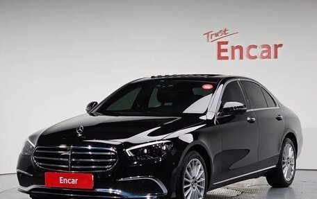 Mercedes-Benz E-Класс, 2022 год, 3 750 000 рублей, 1 фотография