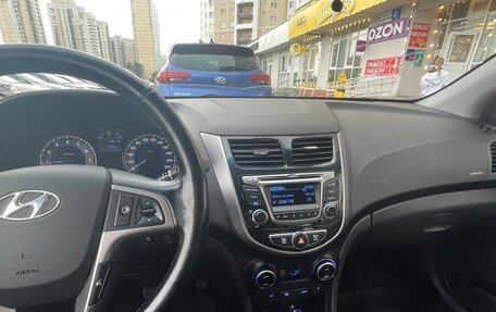 Hyundai Solaris II рестайлинг, 2015 год, 1 190 000 рублей, 30 фотография