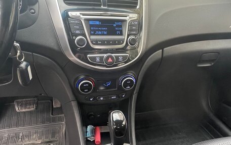 Hyundai Solaris II рестайлинг, 2015 год, 1 190 000 рублей, 29 фотография