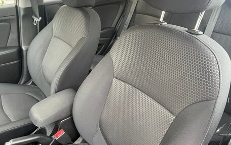 Hyundai Solaris II рестайлинг, 2015 год, 1 190 000 рублей, 32 фотография