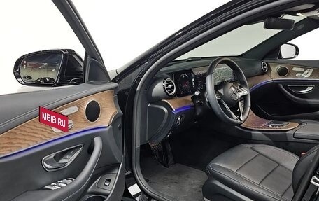 Mercedes-Benz E-Класс, 2022 год, 3 750 000 рублей, 5 фотография